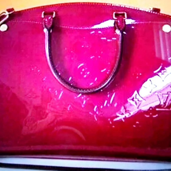 100% authentic Louis Vuitton fuchsia vernis patent leather BREA - Picture 16 of 16